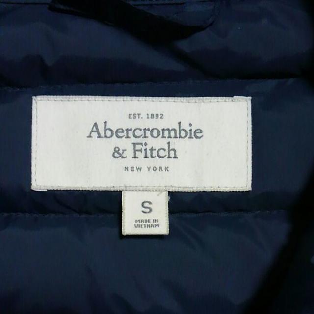 Abercrombie&Fitch(アバクロンビーアンドフィッチ)のアバクロ　ダウン メンズのジャケット/アウター(ダウンジャケット)の商品写真