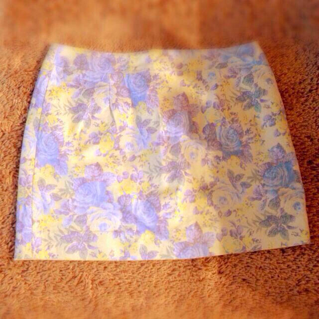 dazzlin(ダズリン)のdazzlin☆花柄タイトスカート レディースのスカート(ミニスカート)の商品写真