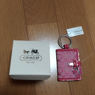 コーチ(COACH)のCOACH コーチ　キーホルダー(ピンク）(キーホルダー)