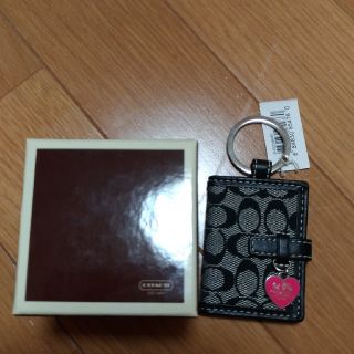 コーチ(COACH)の【まなぞう様専用】COACH コーチ　キーホルダー(黒）①(キーホルダー)