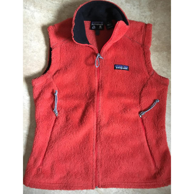 patagonia(パタゴニア)のパタゴニア/patagonia レギュレーター ベストフリース オレンジカラー メンズのトップス(ベスト)の商品写真