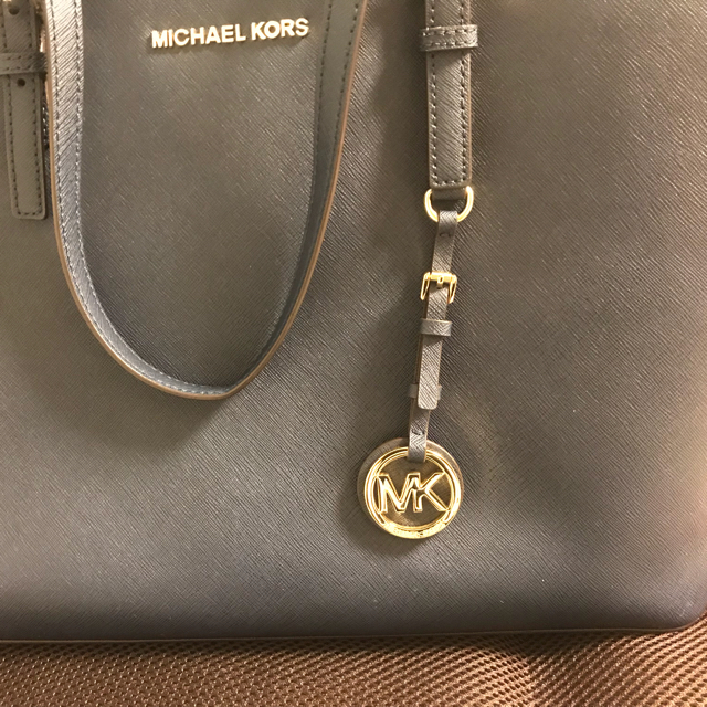 Michael Kors(マイケルコース)の出品期間9/22まで！マイケルコース☆トートバッグ☆ネイビー レディースのバッグ(トートバッグ)の商品写真