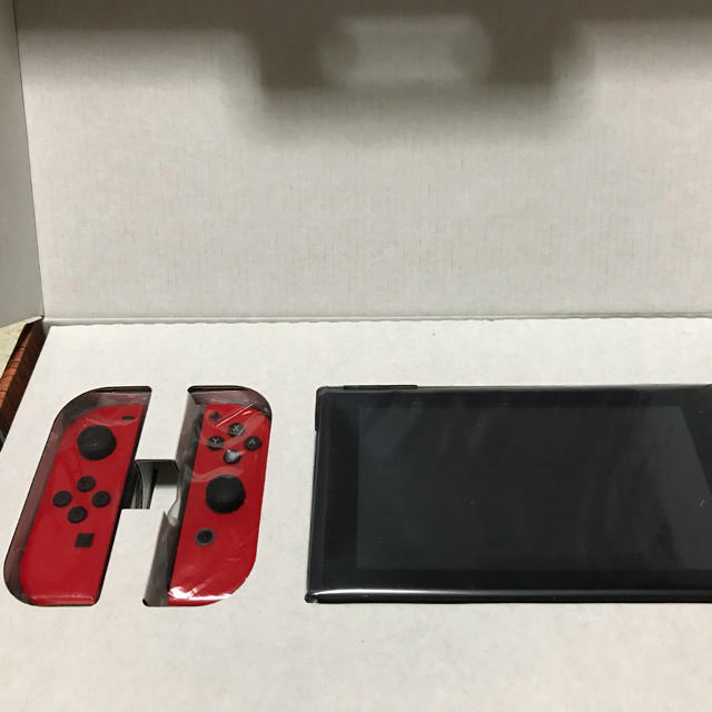 Nintendo Switch(ニンテンドースイッチ)の任天堂switch マリオオデッセイ 同梱版です。 エンタメ/ホビーのゲームソフト/ゲーム機本体(家庭用ゲーム機本体)の商品写真