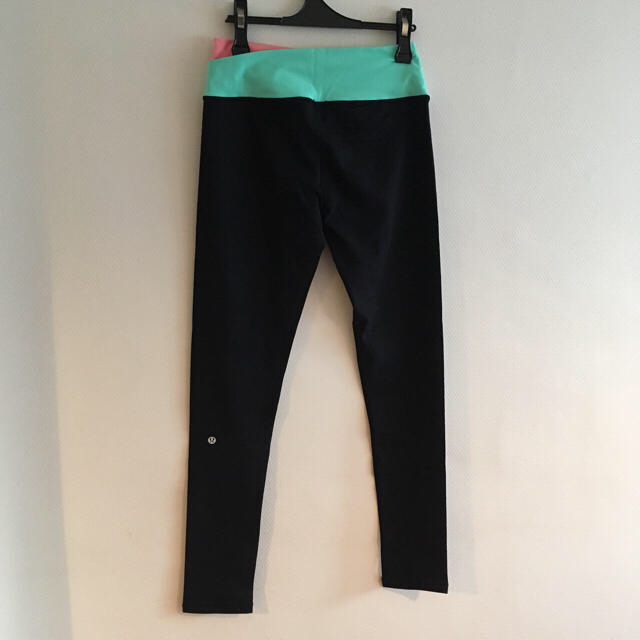 lululemon(ルルレモン)の最終値下げ！lululemon pants size8 *outlet* スポーツ/アウトドアのトレーニング/エクササイズ(ヨガ)の商品写真