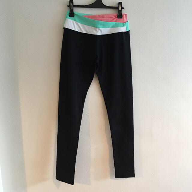 lululemon(ルルレモン)の最終値下げ！lululemon pants size8 *outlet* スポーツ/アウトドアのトレーニング/エクササイズ(ヨガ)の商品写真