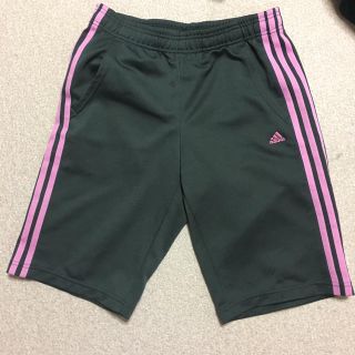 アディダス(adidas)の【美品】adidas ハーフパンツ(ハーフパンツ)