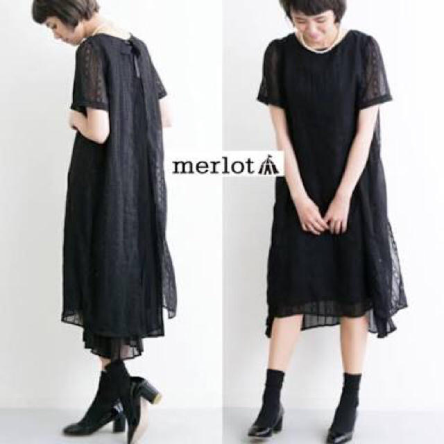 merlot(メルロー)の【merlot plus】バックプリーツドットストライプレースワンピース レディースのワンピース(ひざ丈ワンピース)の商品写真