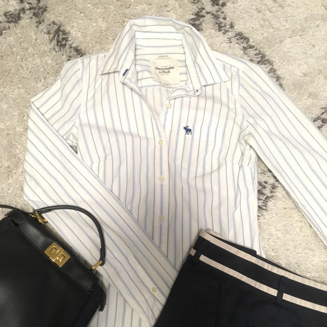 Abercrombie&Fitch(アバクロンビーアンドフィッチ)のアバクロ ストライプシャツ レディースのトップス(シャツ/ブラウス(長袖/七分))の商品写真