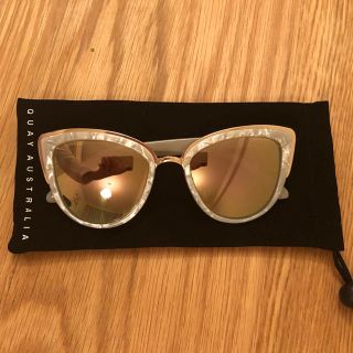 クエイアイウェアオーストラリア(Quay Eyeware Australia)のQUAY AUSTRALIA キャットアイミラーサングラス(サングラス/メガネ)