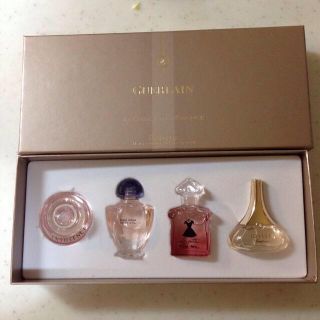 ゲラン(GUERLAIN)の8日までお取り置き♡ゲランミニ香水セット(香水(女性用))