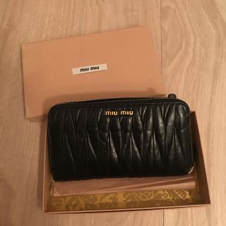 ミュウミュウ(miumiu)のmiumiu 黒長財布(財布)