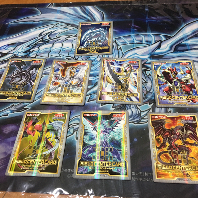 遊戯王(ユウギオウ)の【遊戯王】青眼の亜白龍プレイマット フィールドセンターカード付 エンタメ/ホビーのトレーディングカード(カードサプライ/アクセサリ)の商品写真