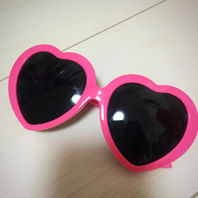 WEGO(ウィゴー)のWEGO ハートサングラス ピンク オソロコーデ sizefree レディースのファッション小物(サングラス/メガネ)の商品写真
