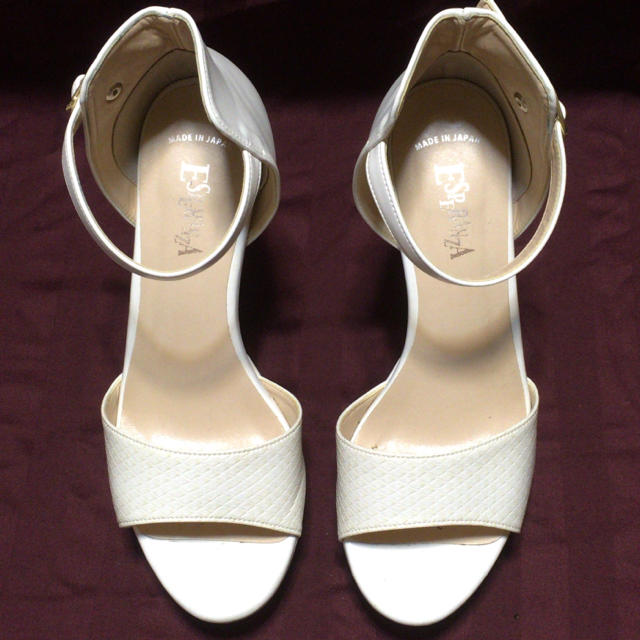 ESPERANZA(エスペランサ)の美品❤️ ESPERANZA 白 ヒール パンプス シンプル ストラップ  レディースの靴/シューズ(ハイヒール/パンプス)の商品写真