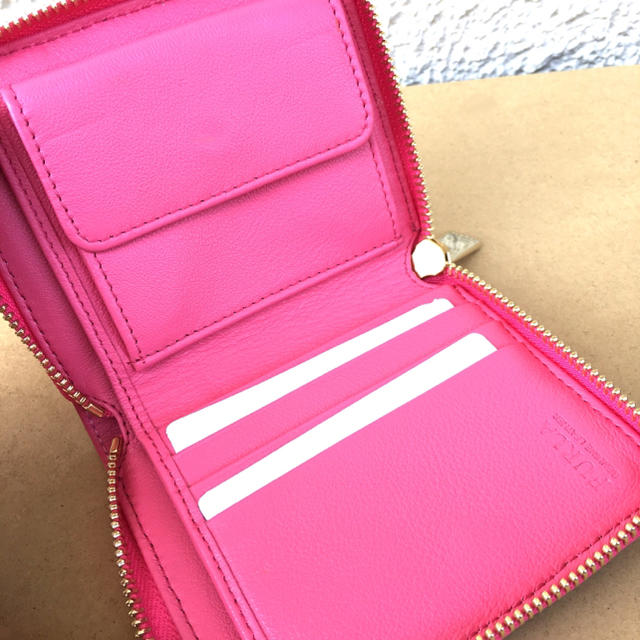 Furla(フルラ)の新品スモールジップ正規品アラウンドファスナー二つ折り財布 レディースのファッション小物(財布)の商品写真