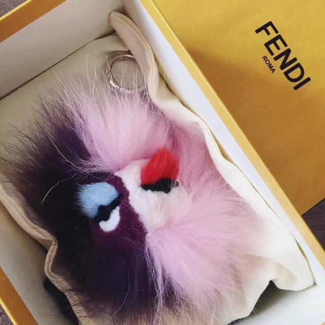 FENDIバック ファーモンスター付 ショルダーバッグ