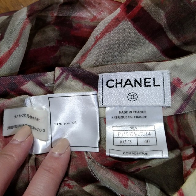 CHANEL(シャネル)のなな様専用です。シャネル　シルクブラウス　サイズ　40 レディースのトップス(シャツ/ブラウス(長袖/七分))の商品写真