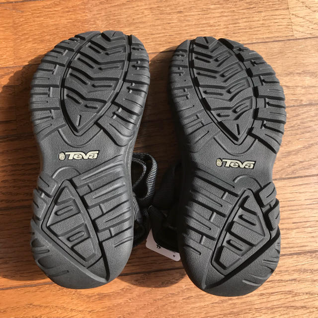 Teva(テバ)のTeva ハリケーン 24センチ 新品 レディースの靴/シューズ(サンダル)の商品写真