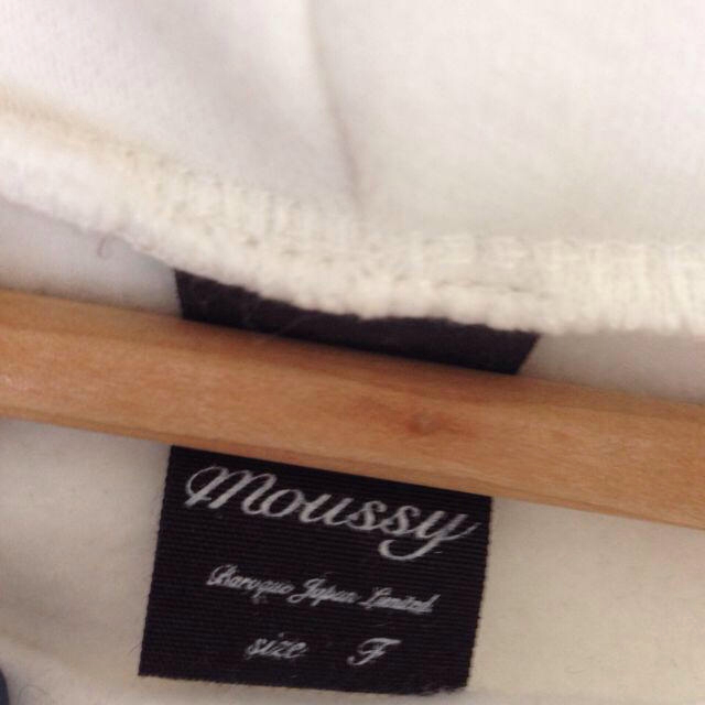 moussy(マウジー)のmoussy ERA ショートパーカー レディースのトップス(トレーナー/スウェット)の商品写真