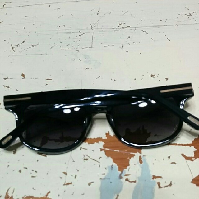 TOM FORD(トムフォード)のトムフォード　サングラス　ブラックフレーム メンズのファッション小物(サングラス/メガネ)の商品写真