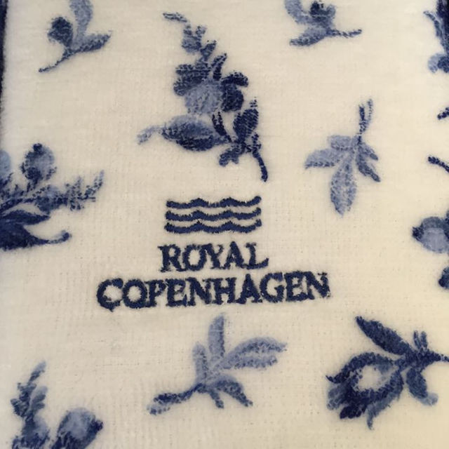 ROYAL COPENHAGEN(ロイヤルコペンハーゲン)のazores様専用😊ROYAL COPENHAGEN ハンドタオル 2枚セット インテリア/住まい/日用品の日用品/生活雑貨/旅行(タオル/バス用品)の商品写真