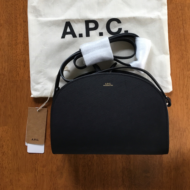 当店の記念日 A.P.C - 【新品】A.P.Cハーフムーン エンボス 黒