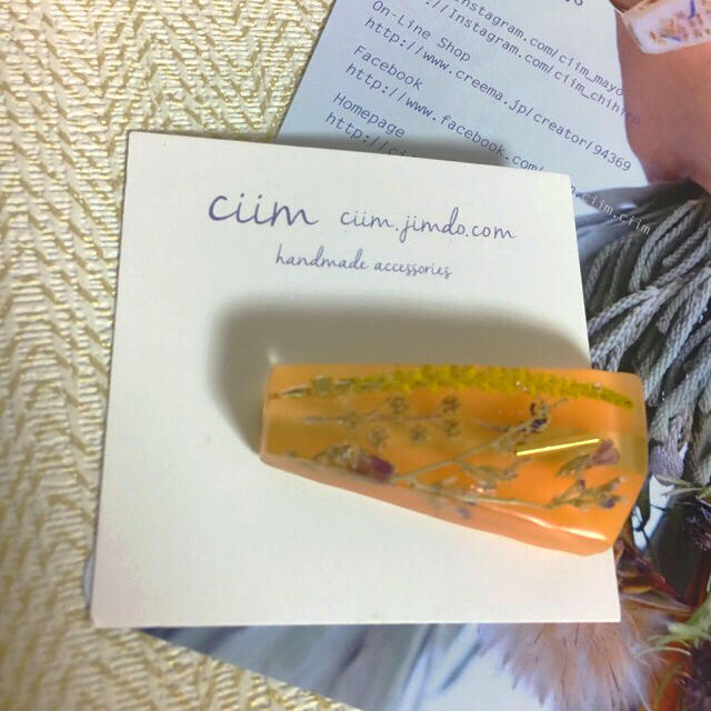 ciim  チマ オレンジ マット ヘアクリップ レディースのヘアアクセサリー(バレッタ/ヘアクリップ)の商品写真