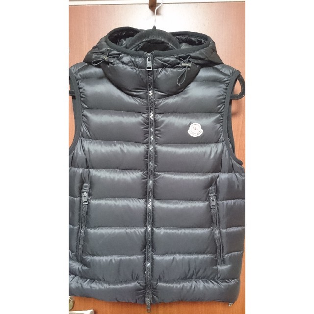 MONCLER(モンクレール)のモンクレールダウンベストsize2 メンズのジャケット/アウター(ダウンベスト)の商品写真