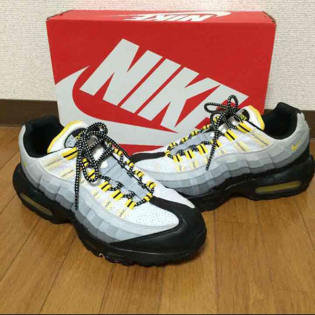 NIKE(ナイキ)のAIR MAX 95 ツアーイエロー メンズの靴/シューズ(スニーカー)の商品写真