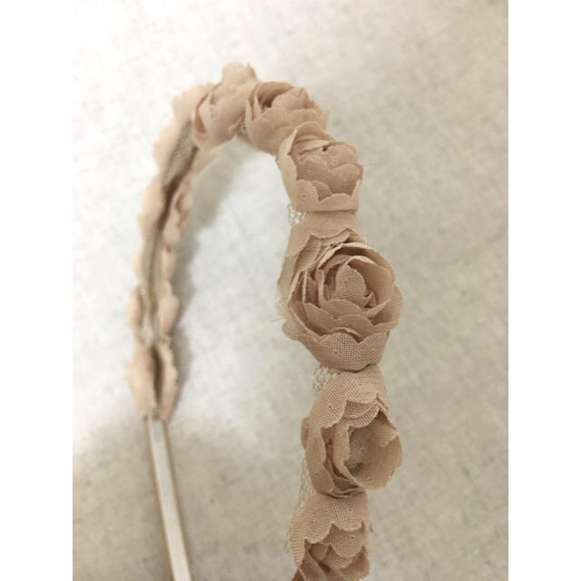 ROSE BUD(ローズバッド)のROSE BUD カチューシャ／結婚式にも／未使用 レディースのヘアアクセサリー(カチューシャ)の商品写真