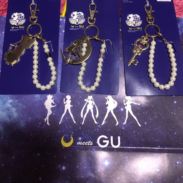 GU(ジーユー)のセーラームーン×GUチャーム☆ルナ☆別出品の時空の鍵と同時購入でバッグプレゼント レディースのファッション小物(その他)の商品写真