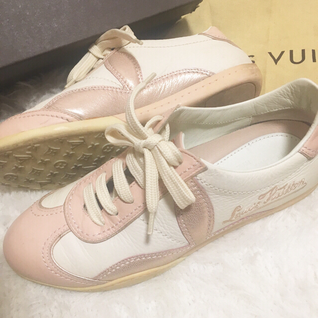 LOUIS VUITTON(ルイヴィトン)の正規品 ❤︎ 春 ピンク ❤︎ ルイヴィトン ❤︎ レザー スニーカー  レディースの靴/シューズ(スニーカー)の商品写真