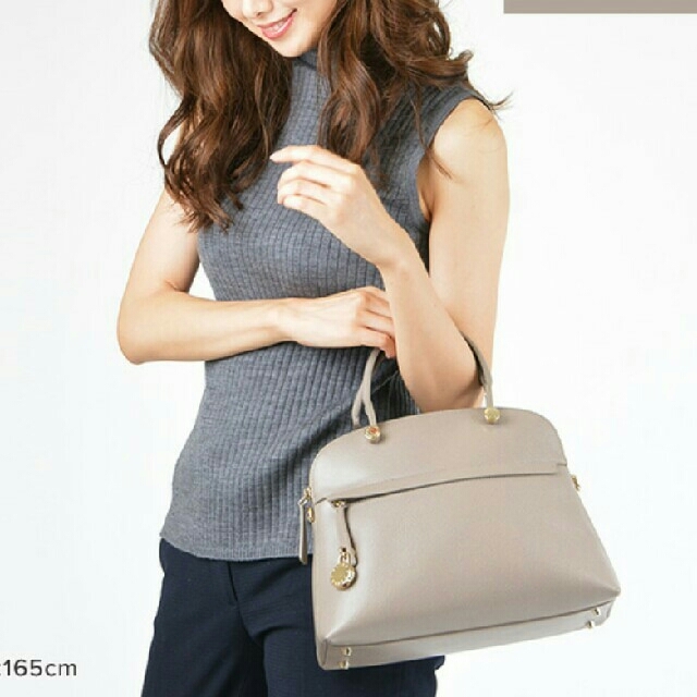 FURLA パイパー サッビア Mサイズ 大人気カラー 新品 FURLA パイパー サッビア Mサイズ 大人気カラー 新品