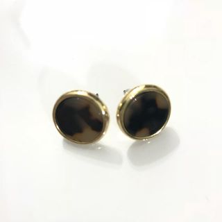 11,アセチピアス(ピアス)