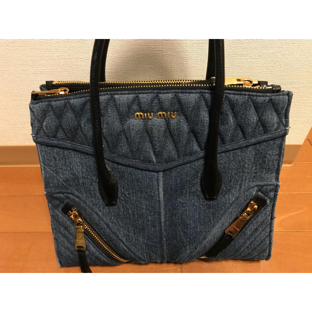 miumiu(ミュウミュウ)のmiumiu デニムバッグ レディースのバッグ(ハンドバッグ)の商品写真