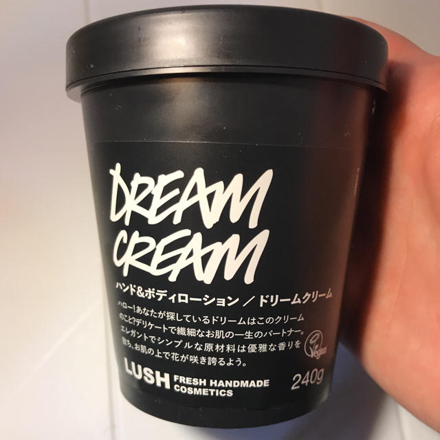 LUSH(ラッシュ)のLUSH DREAM CREAM/ドリームクリーム 240ｇ コスメ/美容のボディケア(ボディクリーム)の商品写真