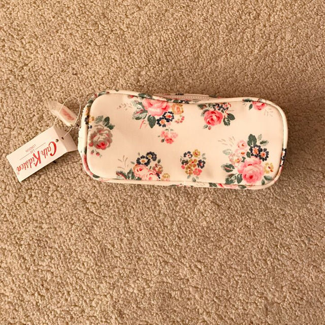 Cath Kidston(キャスキッドソン)のCath Kidston ポーチ 新品 レディースのバッグ(ボディバッグ/ウエストポーチ)の商品写真