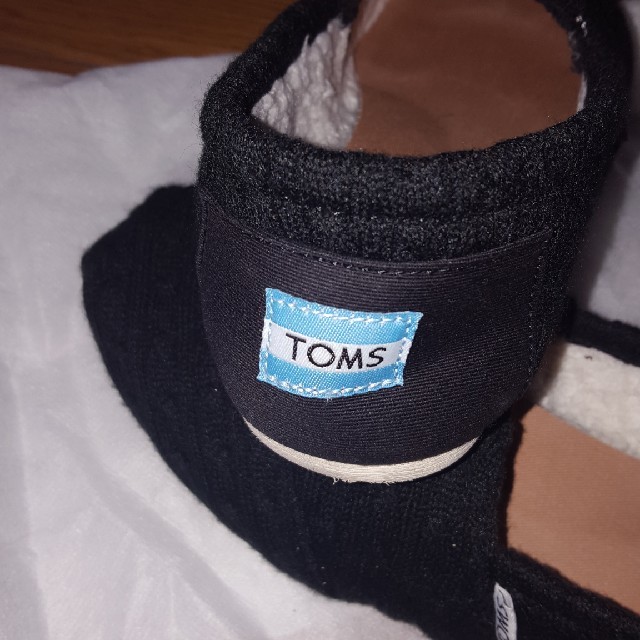 TOMS(トムズ)のTOMSトムズブラックカッター ニット素材 レディースの靴/シューズ(スリッポン/モカシン)の商品写真