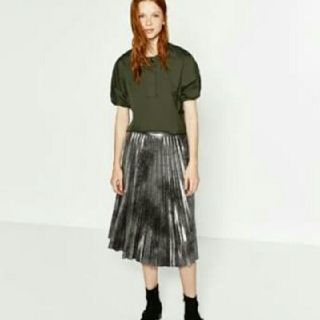 ザラ(ZARA)のZARA シルバー メタリック プリーツスカート(ロングスカート)