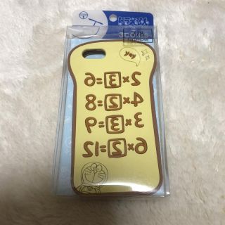 スリーコインズ(3COINS)の3COINS ドラえもん 暗記パン iPhoneケース(iPhoneケース)