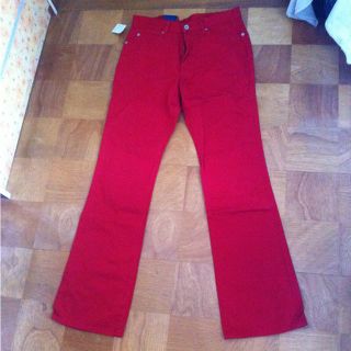ユニクロ(UNIQLO)の新品☆赤ブーツカットジーンズ！送料込み(デニム/ジーンズ)