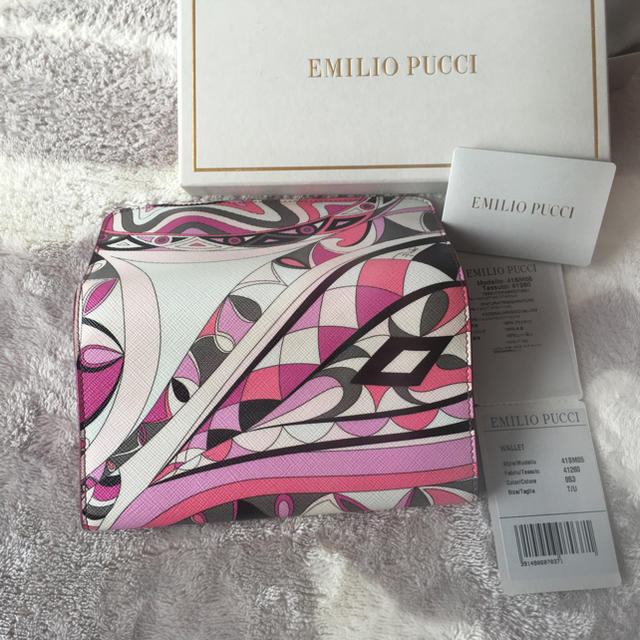 EMILIO PUCCI(エミリオプッチ)の値下げ中！エミリオプッチ  ピンクパープル系 プッチ柄 長財布  レディースのファッション小物(財布)の商品写真