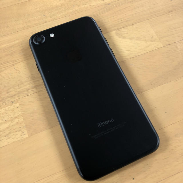 Apple(アップル)のiPhone7 ブラック 32GB Docomo スマホ/家電/カメラのスマートフォン/携帯電話(スマートフォン本体)の商品写真