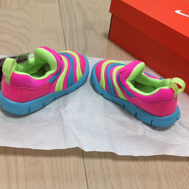 NIKE(ナイキ)のタグ付☆ナイキ☆ダイナモ☆13cm キッズ/ベビー/マタニティのキッズ/ベビー/マタニティ その他(その他)の商品写真