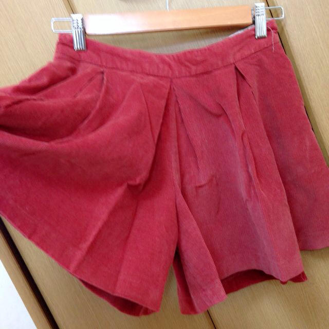 NICE CLAUP(ナイスクラップ)の赤 キュロットスカート レディースのスカート(ミニスカート)の商品写真