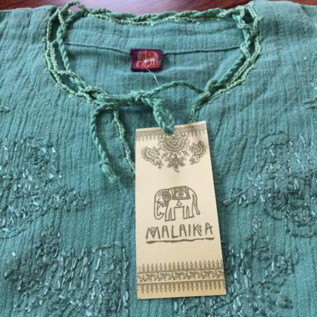 MALAIKA(マライカ)の新品 未使用 タグ付き MALAIKA  キッズ 刺繍チュニック  キッズ/ベビー/マタニティのキッズ服女の子用(90cm~)(Tシャツ/カットソー)の商品写真