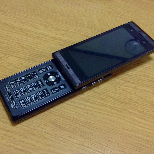 Docomo F-09C スライド式ガラケー 本体 電源ケーブル