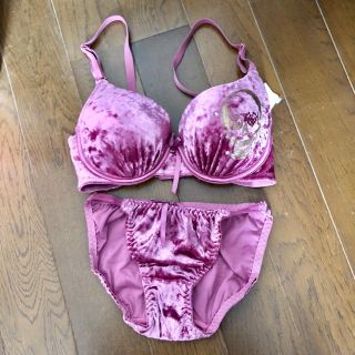 新品未使用☆インナー ブラジャー&パンティ パープル ドクロ(ブラ&ショーツセット)