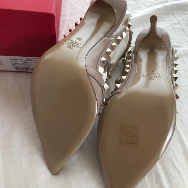 Valentino ロックスタッズアンクルストラップパンプス Valentino ロックスタッズアンクルストラップパンプス