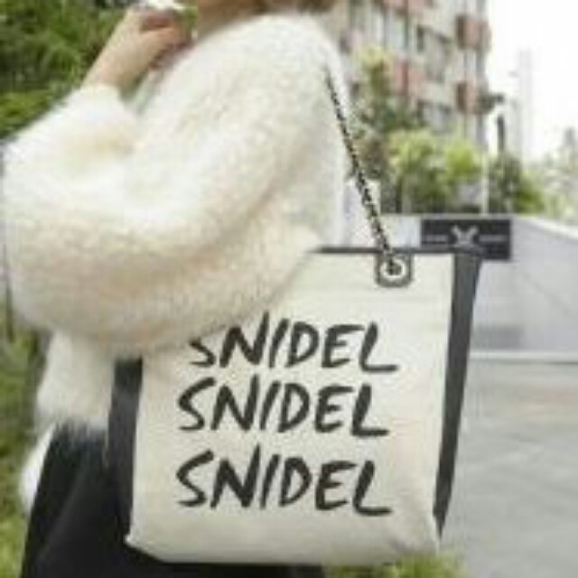 SNIDEL(スナイデル)のスナイデル♡スクエアチェーントートバッグ レディースのバッグ(トートバッグ)の商品写真